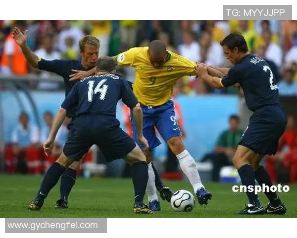 巴西足球传奇：世界十大足球巨星的辉煌足迹与影响力